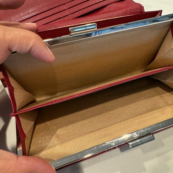 Authentic Burberry kisslock wallet - Picture 5 of 10